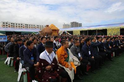 青海省首届中国农民丰收节暨青海高原第三届农产品展交观摩会盛大开幕